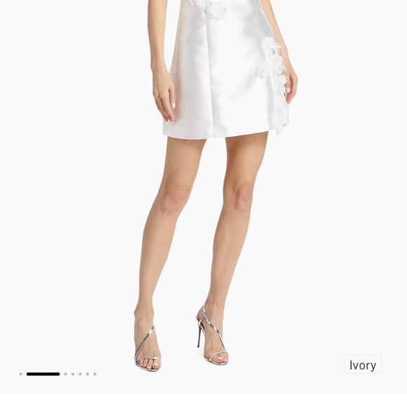 elliatt Stevie flower appliqué minidress - Picture 3 of 5